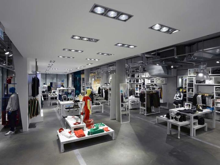 Visual Merchandising and Store Layout Design